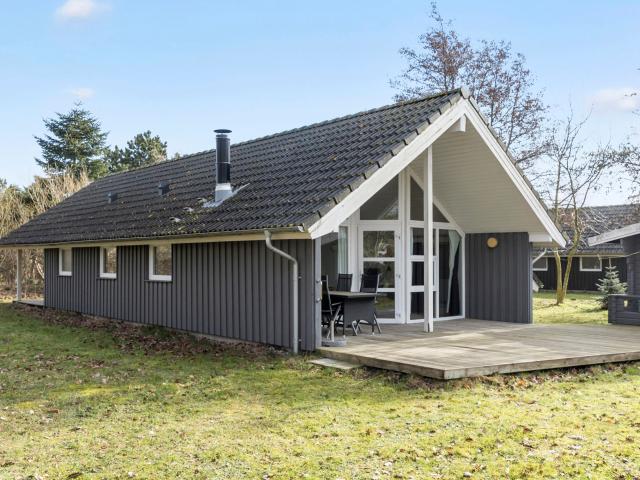 Humlevej 10, Ydø