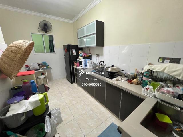 皇后店面 投资首选 现成租客 两间打通 24×70️ 1560sqft️ 可单买或两间一起 位于 #TunAminah 一带，人流稳定️ RM850K/Unit