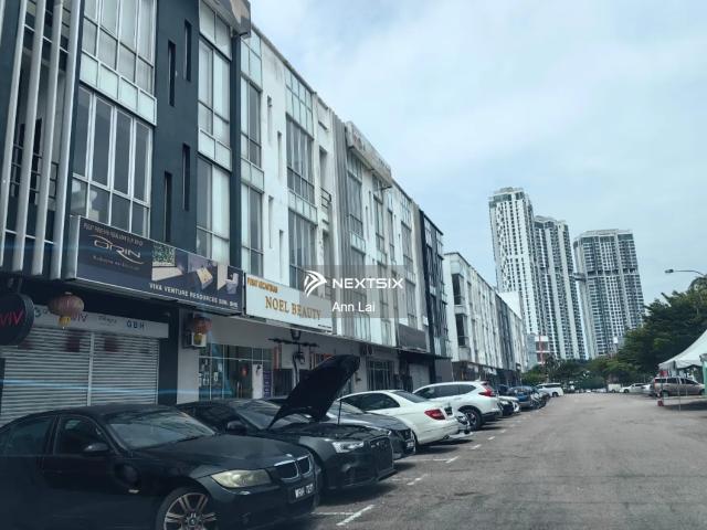 皇后双层店面面对大路出售 For Sale Address: No, Jalan Makmur ，Taman Damai Jaya, 81300, Skudai Johor. Type: 2 storey Shoplot