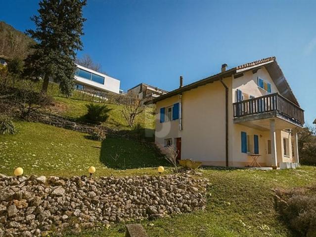 HÜBSCHES HAUS MIT 2 WOHNUNGEN IN EINER RUHIGEN GEGEND