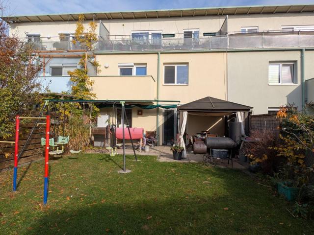 ! Hübsches Reihenhaus mit großem Garten !