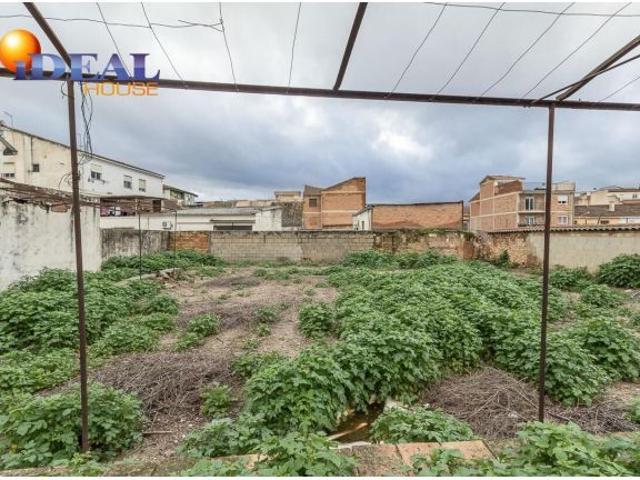 Huétor Tájar. Se vende casa para derribar con solar de 875 m2