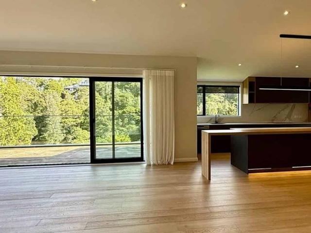 Huge Modern 7 Bedroom 3 Kitchen Home & Granny