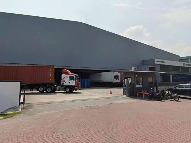 Huge and Spacious Grade A Warehouse Jalan U10, Shah Alam For Rent