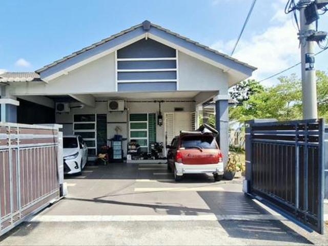 Huge Corner Unit Single Storey Corner Unit