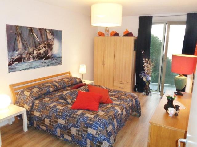 Huge double room for couples and singles. !