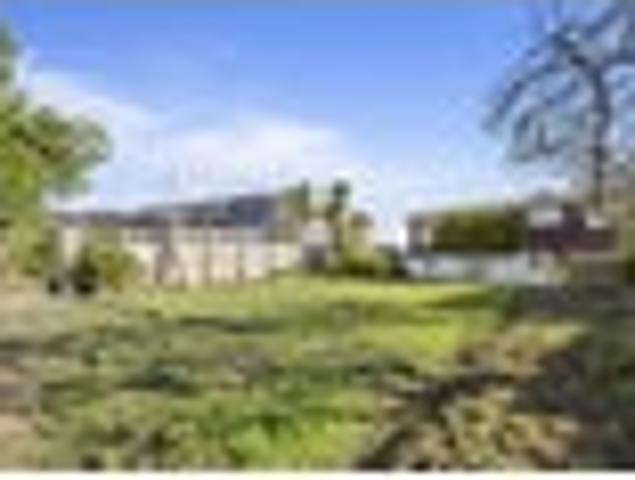 Huge home and land with limitless potential