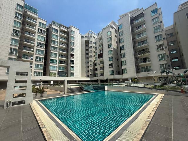 Huge House Good Location Sri Petaling