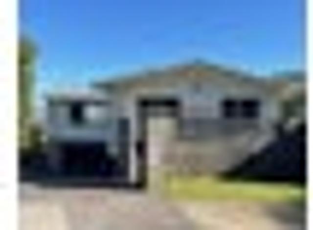 Huge house in quiet cul de sac with valley views