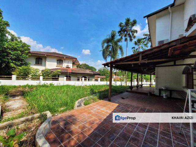 Huge Land area 13,000 sq ft