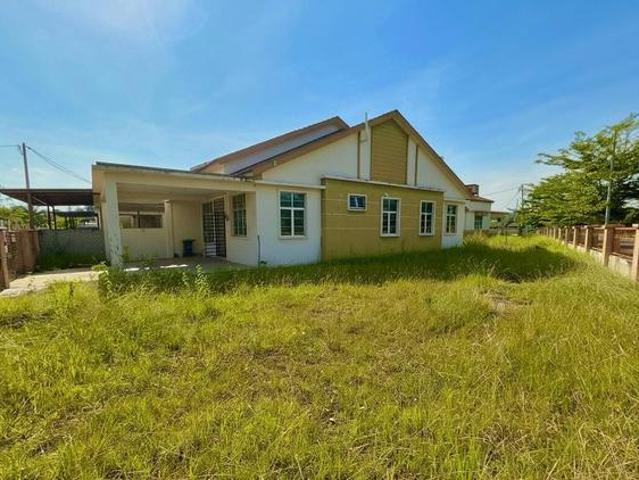Huge Land AreaStrategic SemiD Taman Lurik Indah Sungai Petani Kedah