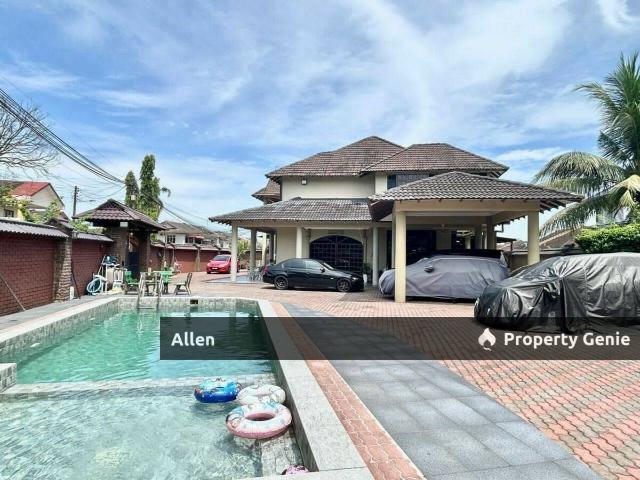 Huge Land Bungalow with Pool @ Bukit Kempas Below Bank Value