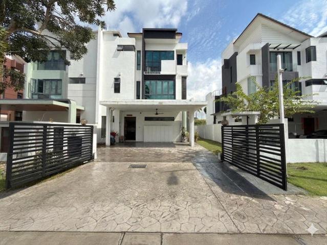 Huge Partially Landed 3Storey SemiD Taman Saville Kajang Selangor