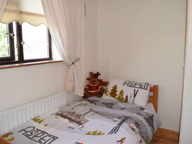 Huge room in 3 bedroom apartment in Tallaght, Dublin