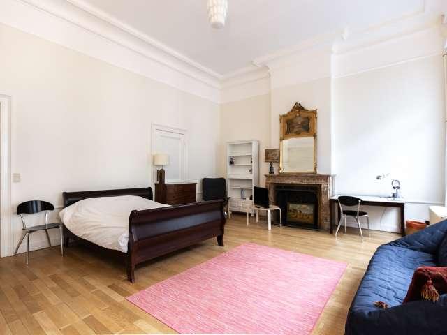Huge room in 9 bedroom house in European Quarter, Brussels