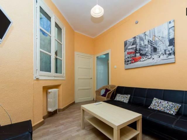 Huge room with shelving in shared apartment, Puerta del Sol