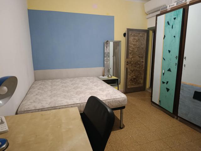 Huge single room w balcony and Aircon