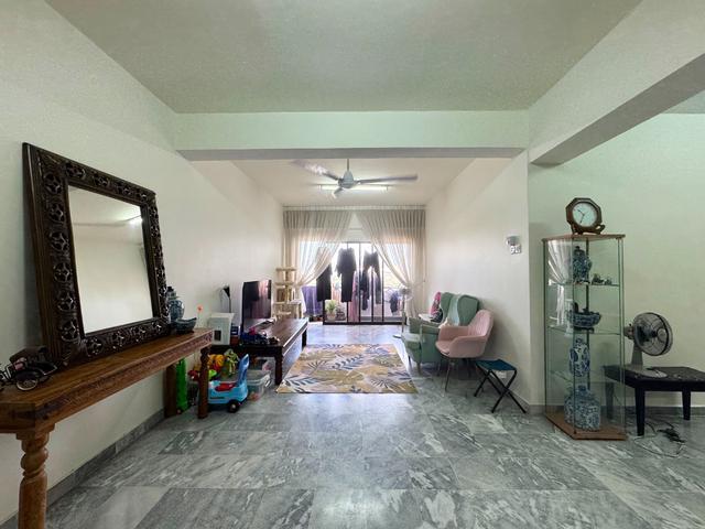 Huge Size Condo at Prime Area