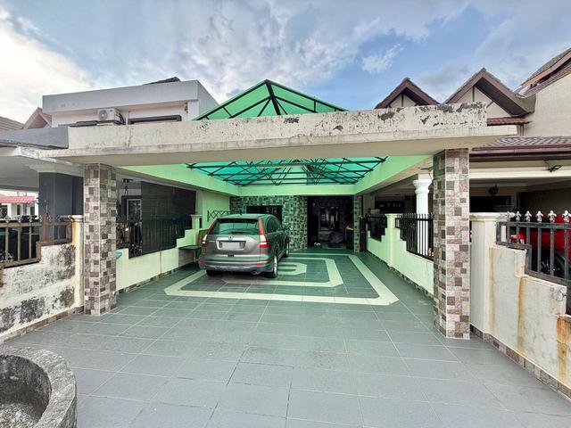 HUGE 2 Storey Terrace SS7 Kelana Jaya FOR SALE