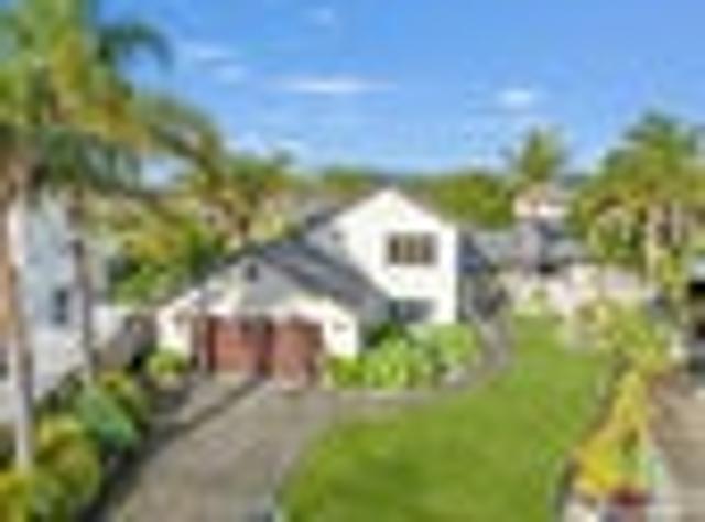 Huge 5 bed Home Overlooking Palm Beach Waterways