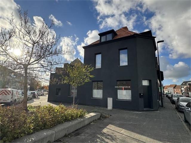 Huis met 3 SLPK en koer