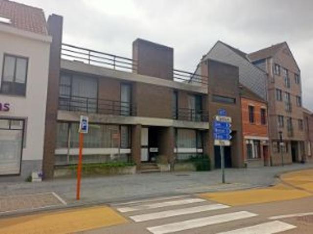 Huis met dokterspraktijk en grote tuin in centrum Mol
