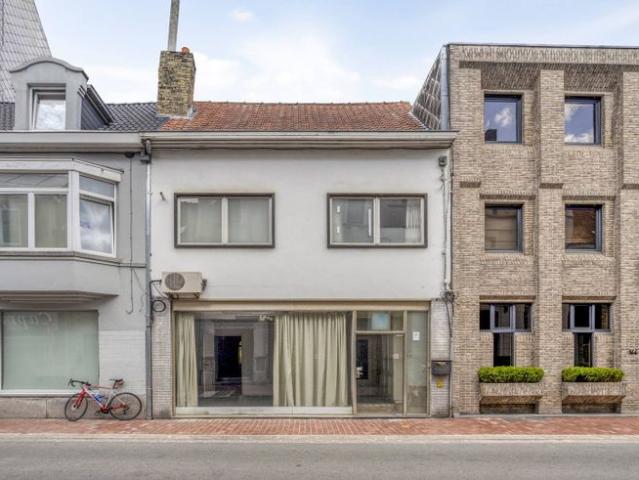 Huis met handelsruimte te koop in centrum Roeselare