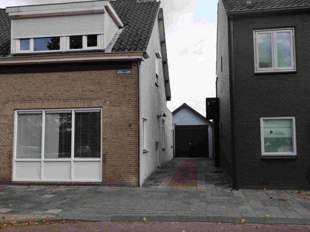 huis in Made, Adellaan