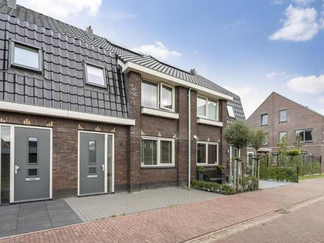 huis in Noord Scharwoude, Groenland