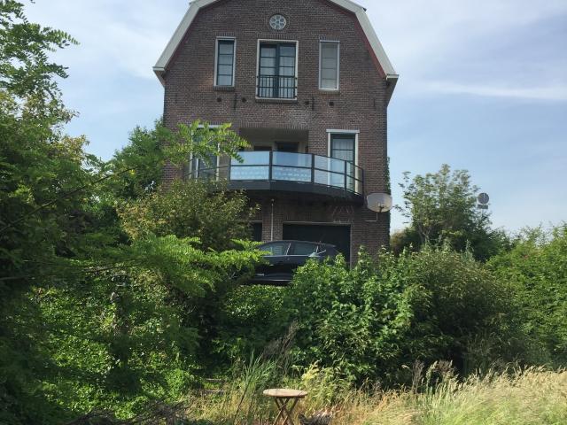 huis in Groot Ammers, Sluis