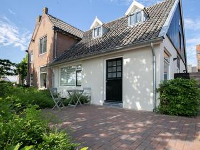 huis in Scherpenzeel, Dorpsstraat