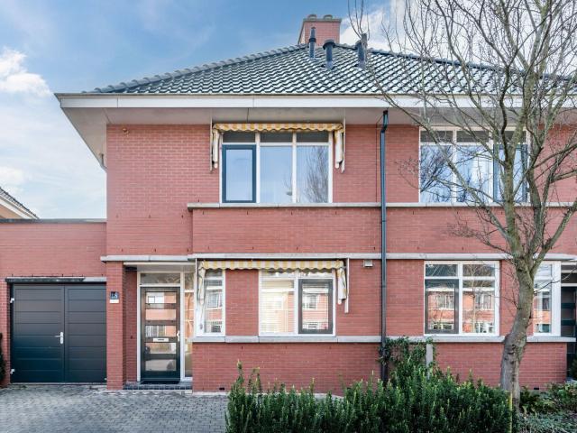 huis in Voorschoten, Middelgeestlaan