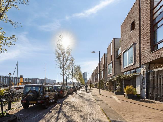 Huis te huur Borneokade 223 in Amsterdam voor € 3.250
