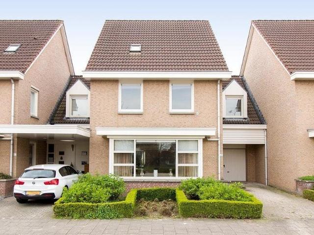 Huis te huur Burcht in Veldhoven voor € 2.740