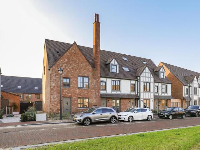 Huis te huur John Miltonlaan 37 in Hoofddorp voor € 2.800