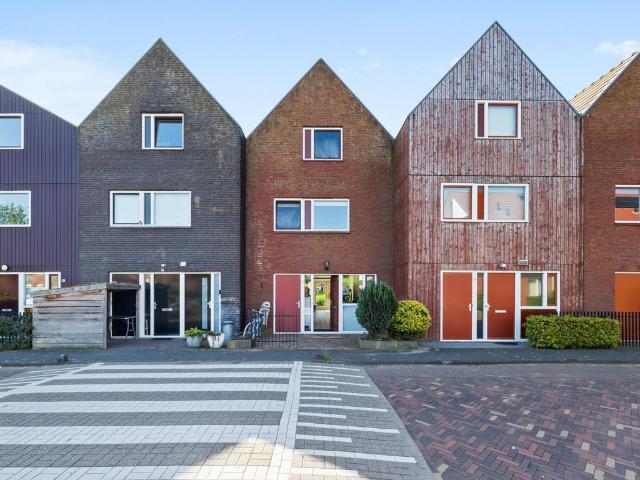 Huis te huur Oeverwallaan in Den Haag voor € 2.595