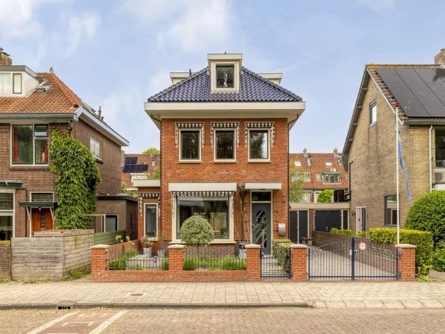 Huis te huur P.C. Hooftlaan 3 in Leiden voor € 3.950
