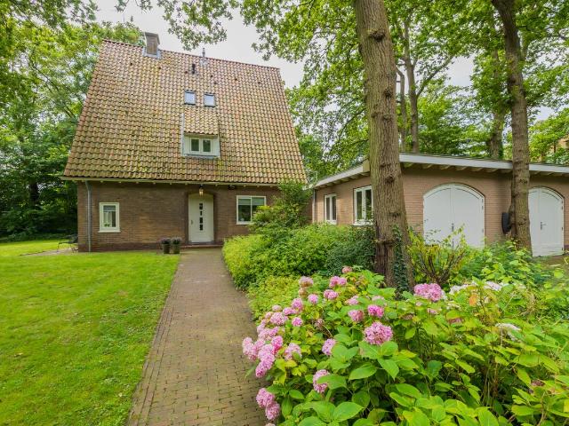 Huis te huur Rijksstraatweg 83 in Bennebroek voor € 3.750
