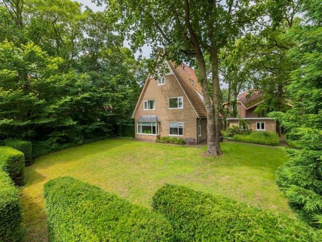 Huis te huur Rijksstraatweg 83 in Bennebroek voor € 3.750
