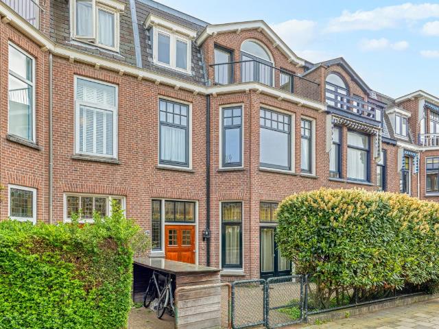 Huis te huur Van Beverningkstraat 146 in Den Haag voor € 3.750