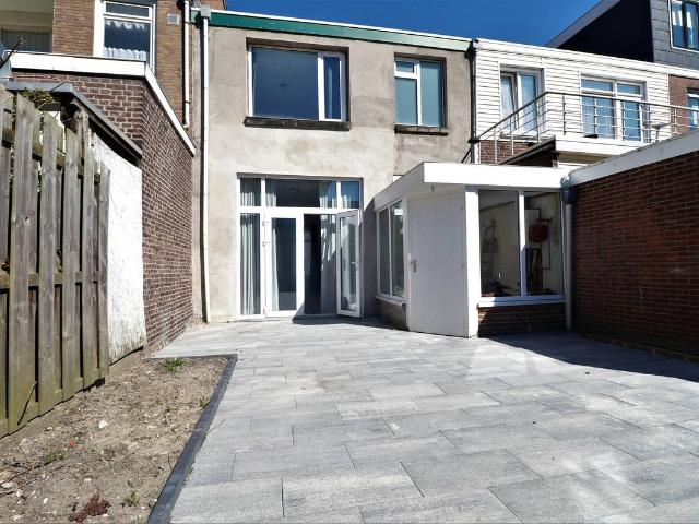 Huis te huur Veenlantstraat 23 in Schiedam voor € 1.850