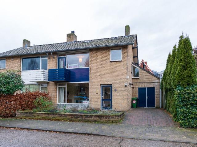 Huis te huur Vincent van Goghlaan in Waalre voor € 1.990