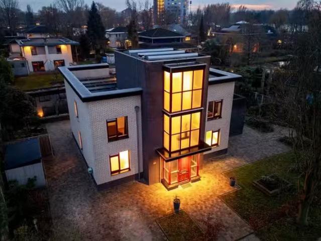 Huis te koop Alex Bennostraat in Almere voor € 1.200.000