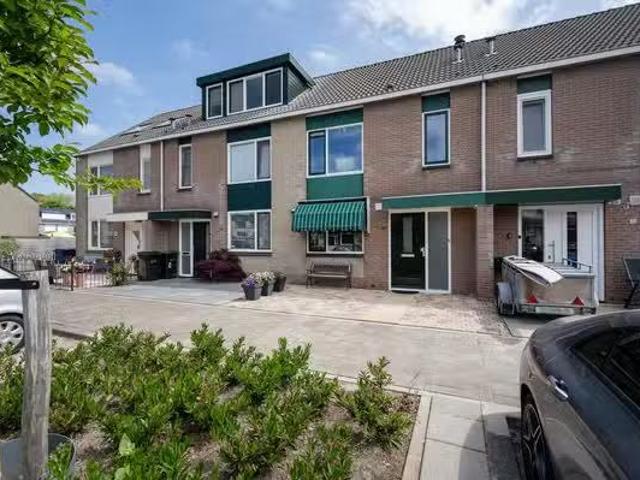 Huis te koop Bartokweg 77 in Almere voor € 395.000