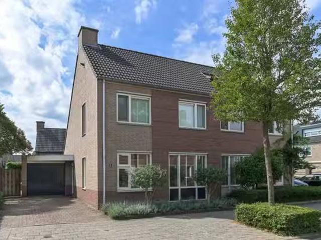 Huis te koop Deken van Oppensingel 243 in Venlo voor € 550.000