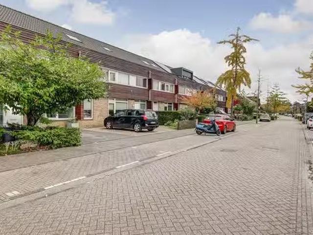 Huis te koop Frits Zernikeplein 3 in Almere voor € 550.000