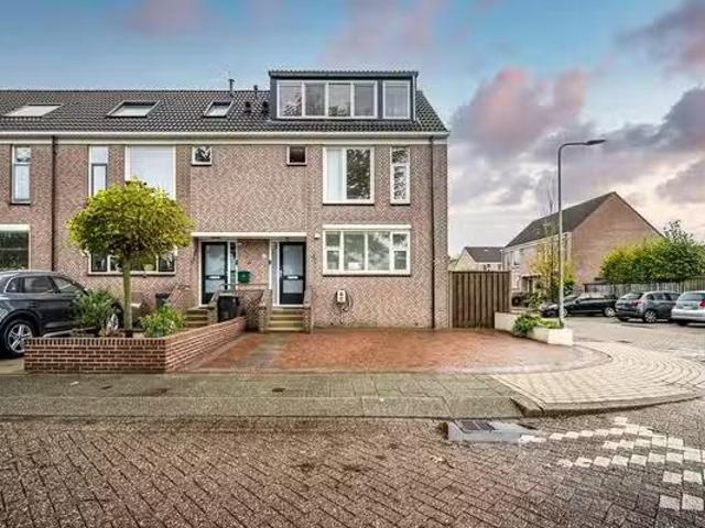 Huis te koop Koninginnelaan 66 in Leiden voor € 650.000