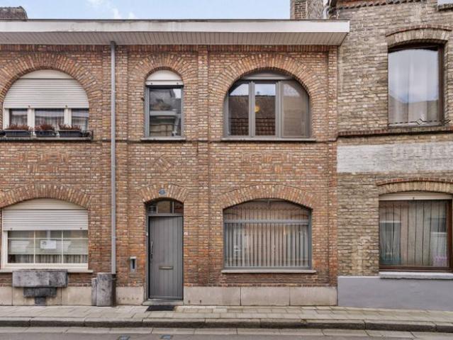 Huis te koop in Ieper centrum met 3 slaapkamers en stadstuin