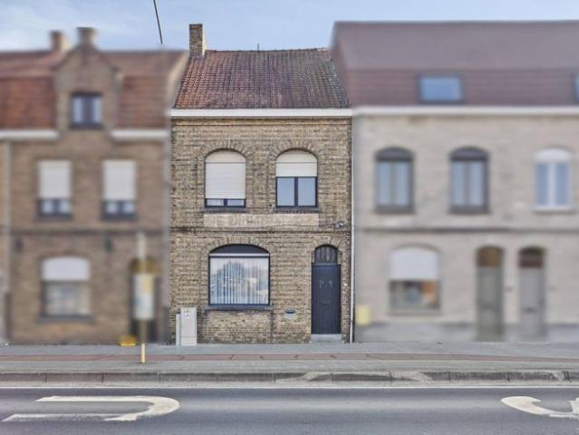 Huis te koop in Ieper met 3 kamers, tuin en garage
