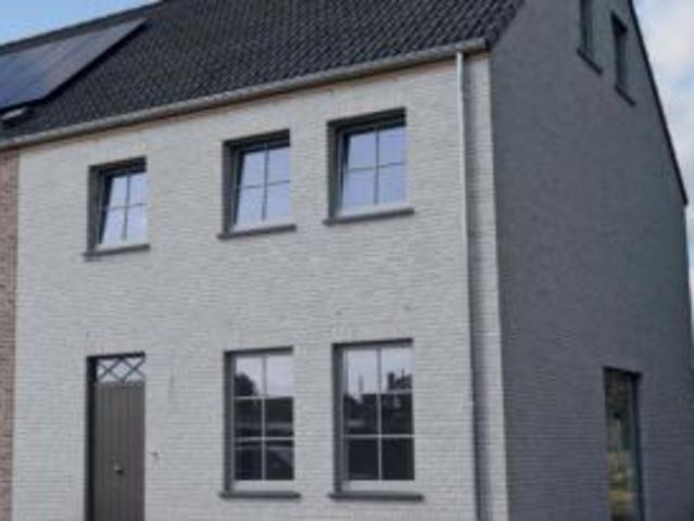 Huis te koop in Nederename 9700
